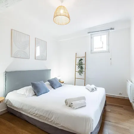 2 Bdr Heart Of The Old Town Apartamento