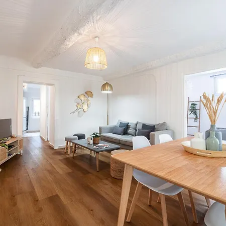 2 Bdr Heart Of The Old Town Apartamento