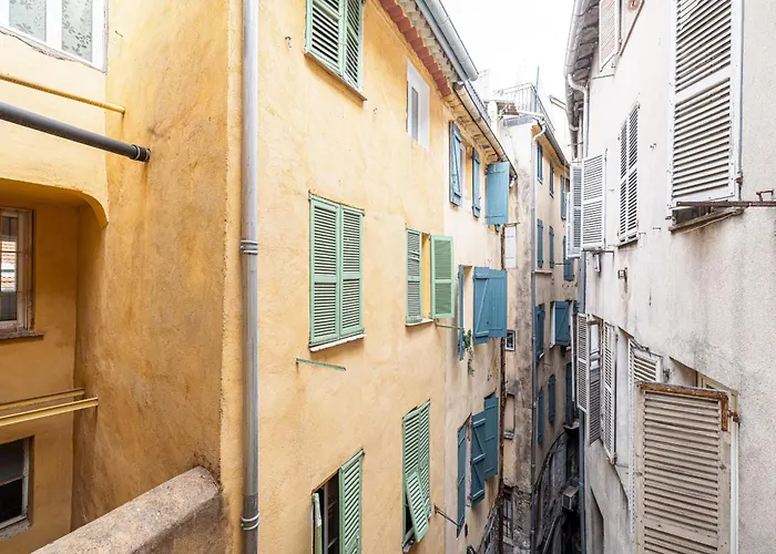 2 Bdr Heart Of The Old Town